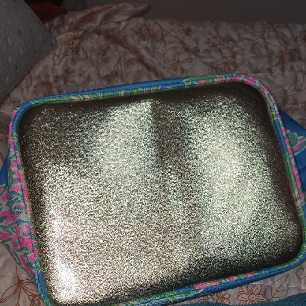 Lilly Pulitzer Blue Pineapple Lunch Bag Or Wine Carrier with Pink Accents - Picture 5 of 9